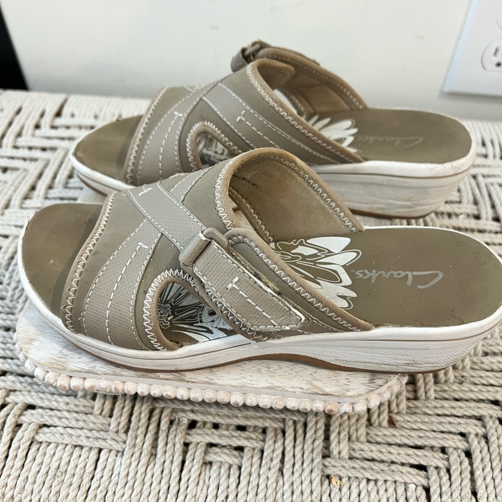 Clarks Tan and White Floral Sandals